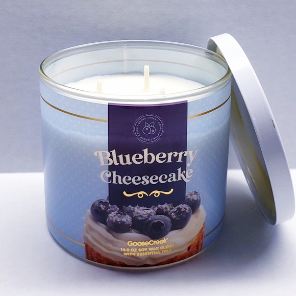 Goose Creek BLUEBERRY CHEESECAKE Large 3-Wick Scented Candle, 14.5 oz - Picture 2 of 5